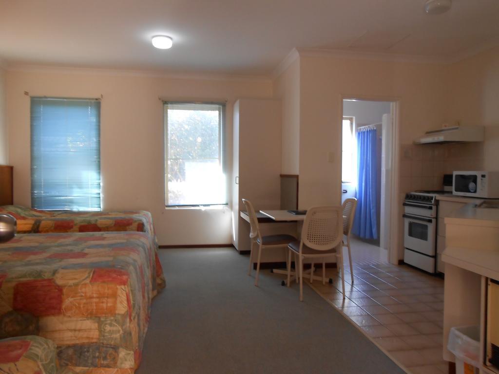Augusta'S Georgiana Molloy Motel Экстерьер фото